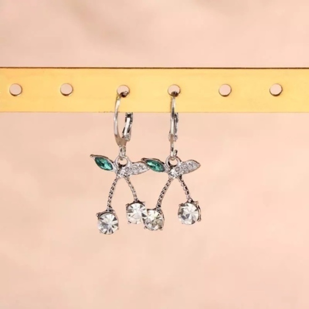 3/$30 🤍 Cherry Charm Earrings